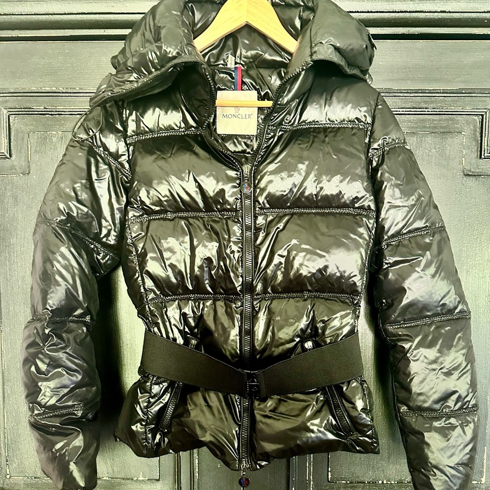 Moncler Black Puffer Jacket with Hood and Quilted Design